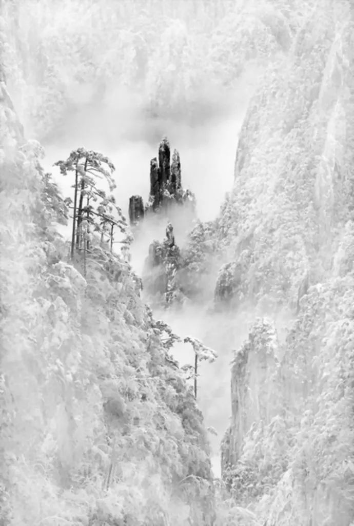 雪后黃山風景宛如人間仙境，舞一曲雪中霓裳羽