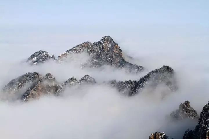雪后黃山風景宛如人間仙境，舞一曲雪中霓裳羽