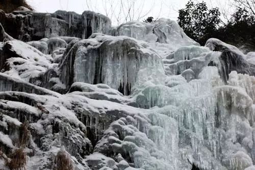 雪后黃山風景宛如人間仙境，舞一曲雪中霓裳羽