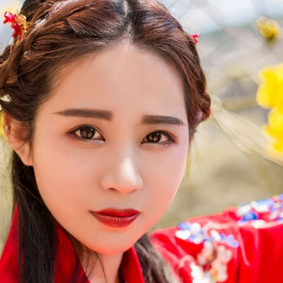 嬌艷花朵紅衣女生頭像，唯美古風(fēng)真人頭像