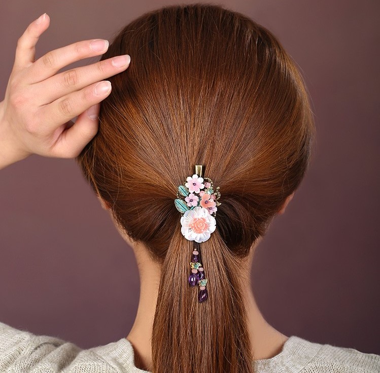 復古亦蝶花發(fā)夾夾，小清新氣質(zhì)淑女頭飾