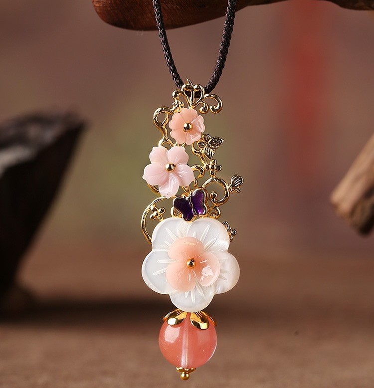 復(fù)古花形朵少女粉鎖骨鏈，氣質(zhì)閨蜜項(xiàng)鏈?zhǔn)罪? src="/wenxue/d/file/bigpic/190404/04/13-1P326131311-50.jpg" / data-1F5f="UEmKcw"><br / data-2e2V="dgxZ7I">
	<img alt=