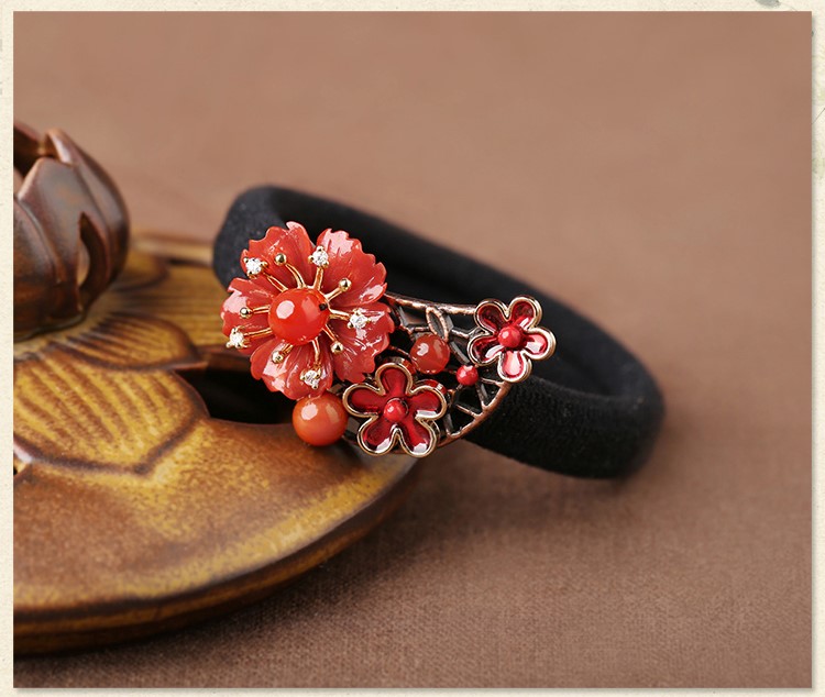 紅色扎頭發(fā)發(fā)圈，嬌艷氣質(zhì)時(shí)尚頭飾