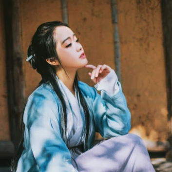 離別傷感帶折扇女生頭像，唯美古風真人頭像