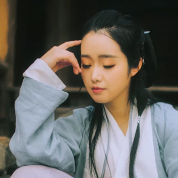 離別傷感帶折扇女生頭像，唯美古風真人頭像