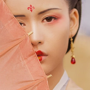 落霞黃昏帶傘女生頭像，唯美古風(fēng)真人頭像