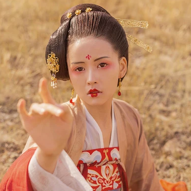 落霞黃昏帶傘女生頭像，唯美古風(fēng)真人頭像