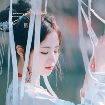 淡雅清新帶團(tuán)扇女生頭像，唯美古風(fēng)真人頭像