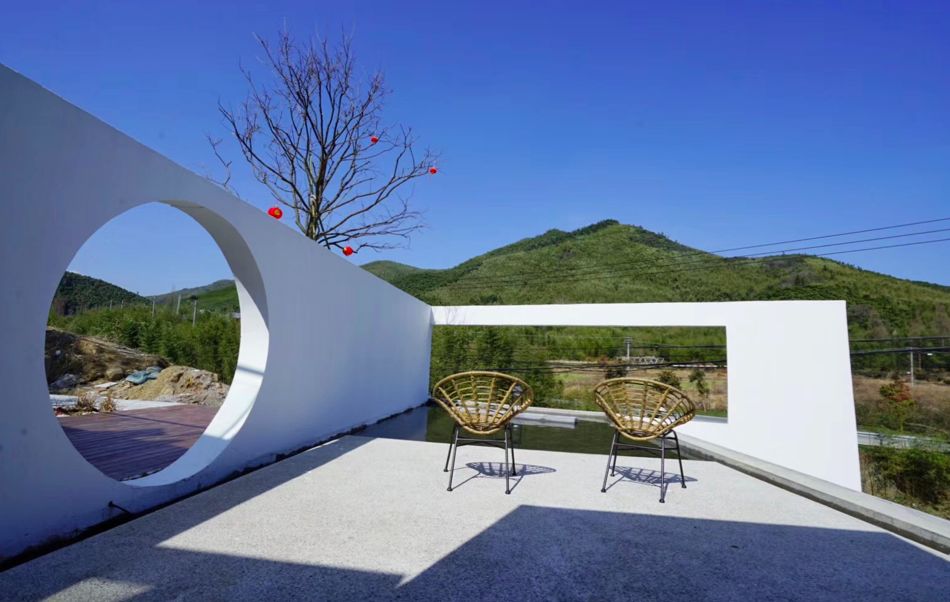 莫干山魚缸·花田美宿，旅途雖驅(qū)愁不如早還家