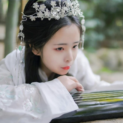詩(shī)意琴女女生頭像，唯美古風(fēng)真人頭像