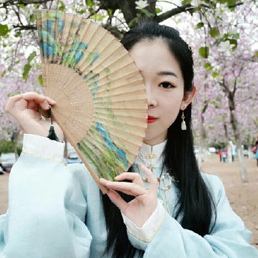 花開帶折扇女生頭像，唯美古風(fēng)真人頭像