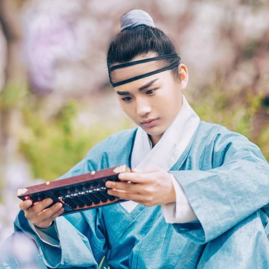 書生賞花游玩男生頭像，唯美古風(fēng)真人頭像