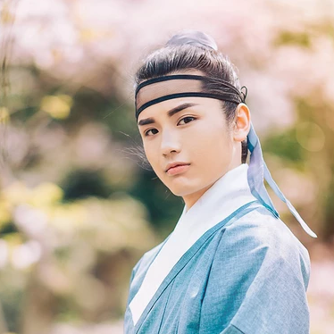 書生賞花游玩男生頭像，唯美古風(fēng)真人頭像