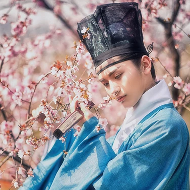 書生賞花游玩男生頭像，唯美古風(fēng)真人頭像