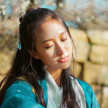 花開半夏女生頭像，唯美古風(fēng)真人頭像