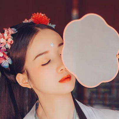 清新精致帶團(tuán)扇女生頭像，唯美古風(fēng)真人頭像