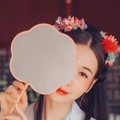 清新精致帶團(tuán)扇女生頭像，唯美古風(fēng)真人頭像