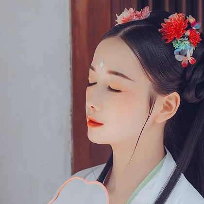 清新精致帶團(tuán)扇女生頭像，唯美古風(fēng)真人頭像