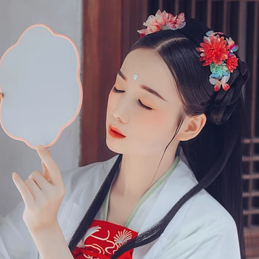 清新精致帶團(tuán)扇女生頭像，唯美古風(fēng)真人頭像