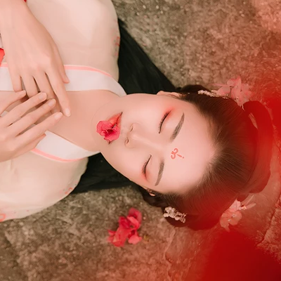 花間佳人帶傘女生頭像，唯美古風(fēng)真人頭像