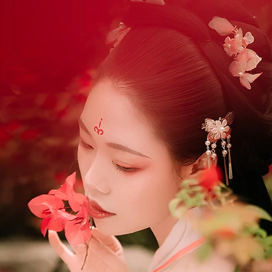 花間佳人帶傘女生頭像，唯美古風(fēng)真人頭像