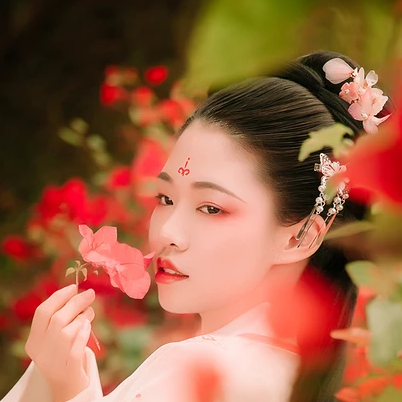 花間佳人帶傘女生頭像，唯美古風(fēng)真人頭像