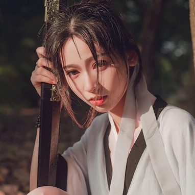 瀟灑霸氣帶兵器女生頭像，唯美古風(fēng)真人頭像