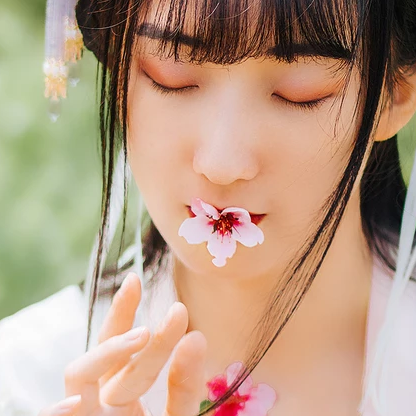清新桃花女生頭像，唯美古風(fēng)真人頭像