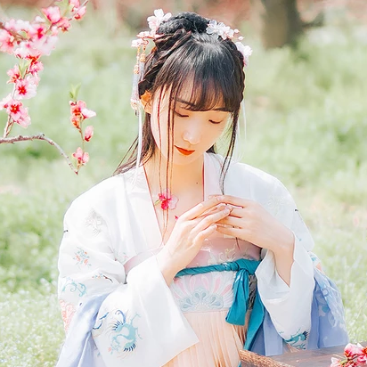 清新桃花女生頭像，唯美古風(fēng)真人頭像