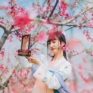 清新桃花女生頭像，唯美古風(fēng)真人頭像