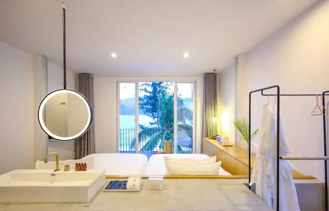 三亞·六甲，大海中放肆的玩才對得起青春