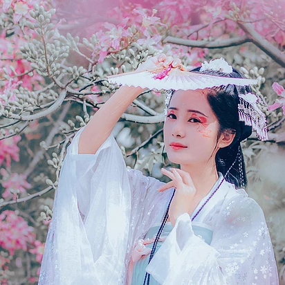 粉色浪漫女生頭像，唯美古風真人頭像