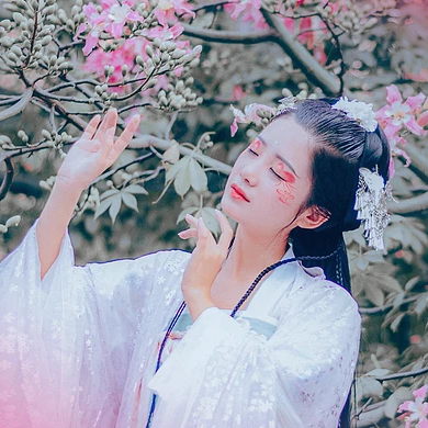 粉色浪漫女生頭像，唯美古風真人頭像