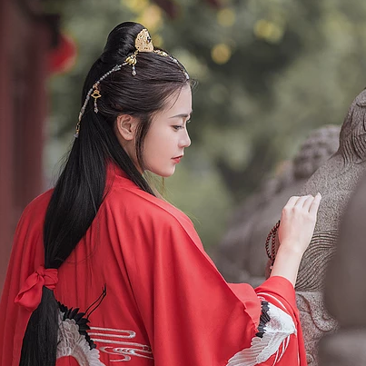 優(yōu)雅紅衣女生頭像，唯美古風(fēng)真人頭像