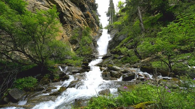 光和云朵·雪寶頂，喂馬劈柴看盡四季繁華
