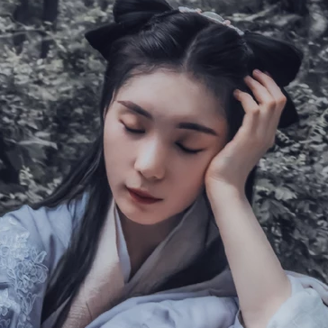 素雅復(fù)古帶傘女生頭像，唯美古風(fēng)真人頭像