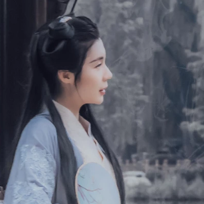 素雅復(fù)古帶傘女生頭像，唯美古風(fēng)真人頭像