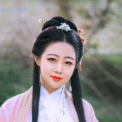 精致優(yōu)雅帶扇女生頭像，唯美古風真人頭像