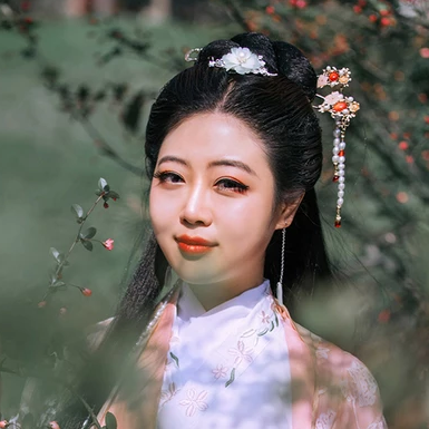 精致優(yōu)雅帶扇女生頭像，唯美古風真人頭像