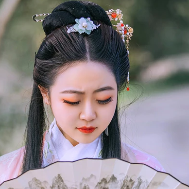 精致優(yōu)雅帶扇女生頭像，唯美古風真人頭像