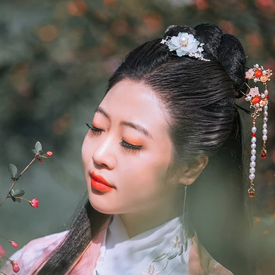 精致優(yōu)雅帶扇女生頭像，唯美古風真人頭像