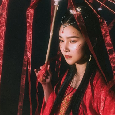 紅衣裳女生頭像，唯美古風(fēng)真人頭像