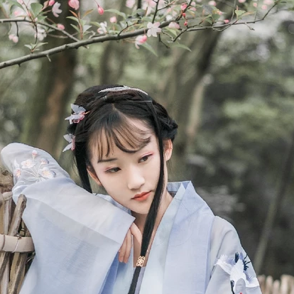 清新粉花女生頭像，唯美古風(fēng)真人頭像