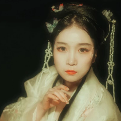 月夜蓮燈女生頭像，唯美古風(fēng)真人頭像