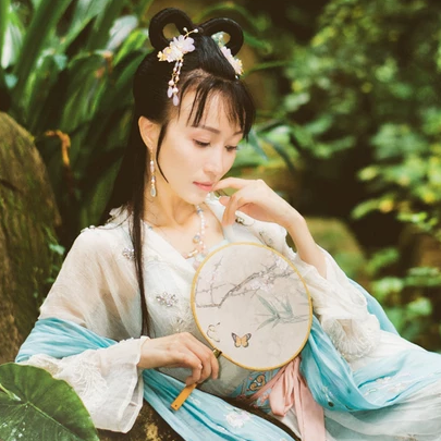 清新文藝帶團(tuán)扇女生頭像，唯美古風(fēng)真人頭像