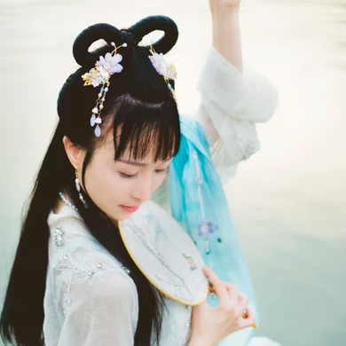 清新文藝帶團(tuán)扇女生頭像，唯美古風(fēng)真人頭像