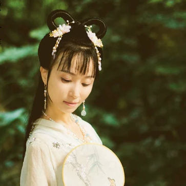 清新文藝帶團(tuán)扇女生頭像，唯美古風(fēng)真人頭像
