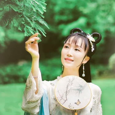 清新文藝帶團(tuán)扇女生頭像，唯美古風(fēng)真人頭像