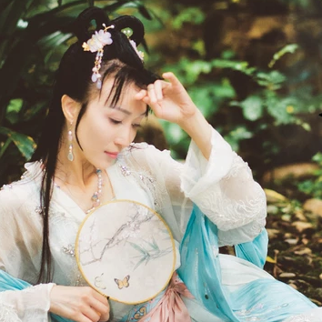 清新文藝帶團(tuán)扇女生頭像，唯美古風(fēng)真人頭像