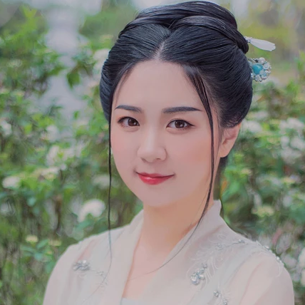 清風(fēng)拂面帶團扇女生頭像，唯美古風(fēng)真人頭像